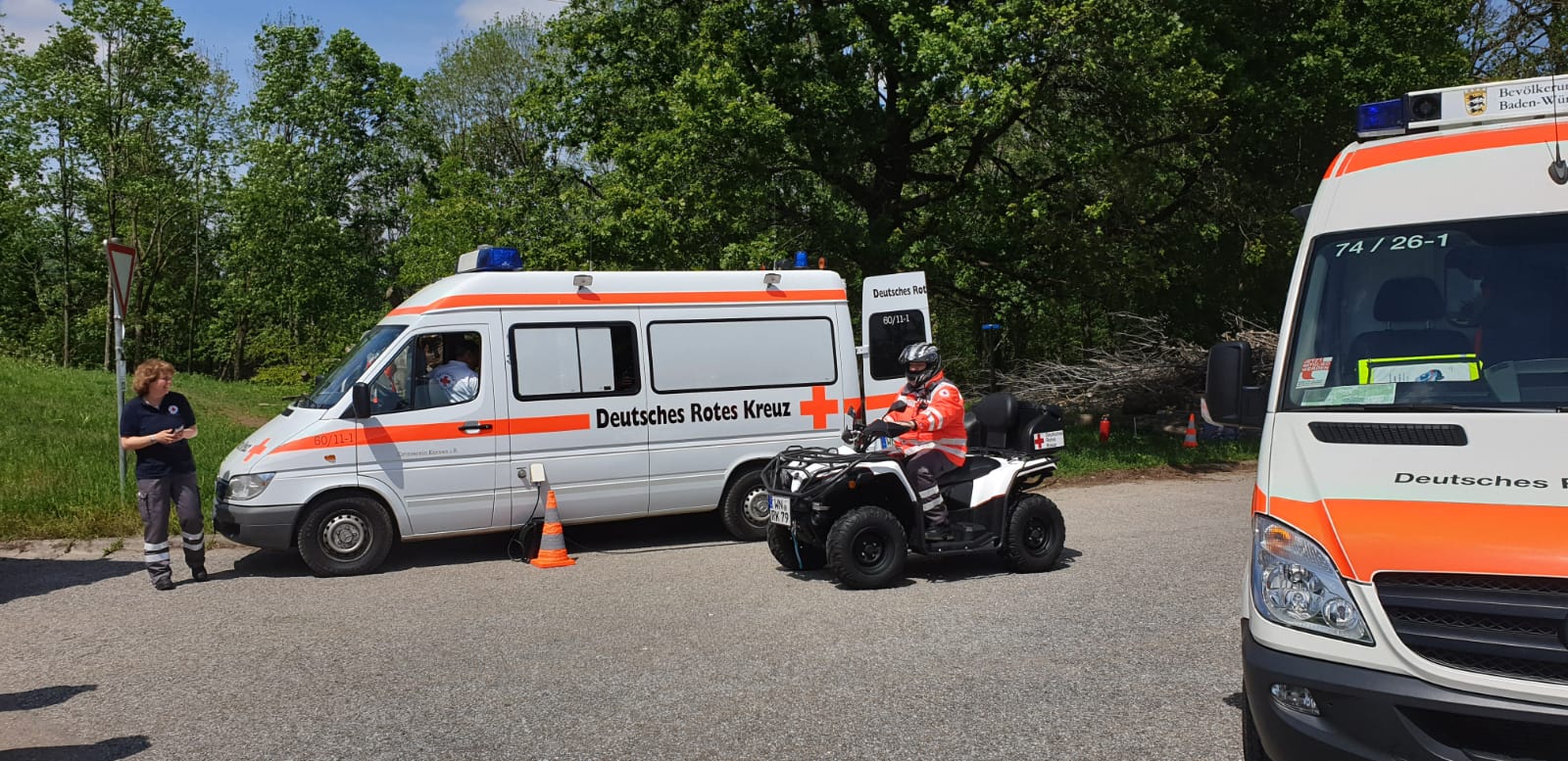 Einsatzfahrzeuge beim Einsatz